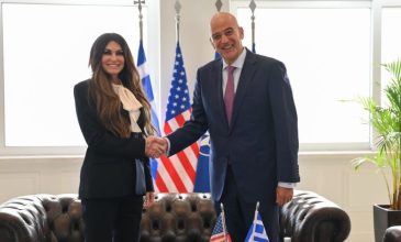 Την Γκίλφοϊλ υποδέχθηκε στο Πεντάγωνο ο Δένδιας 