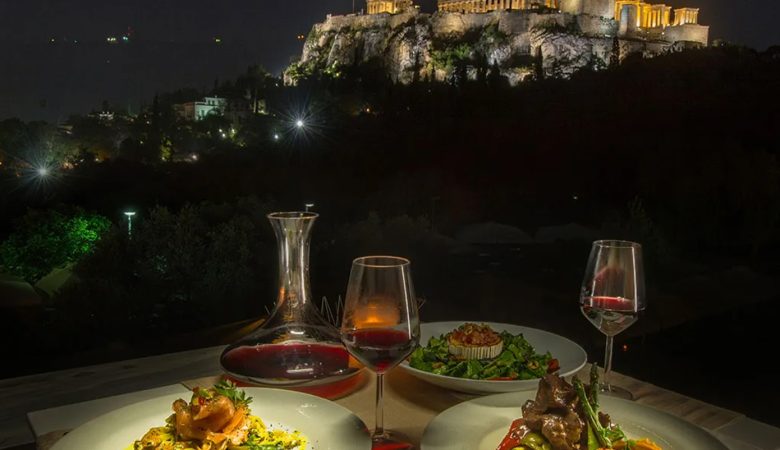 Στο Hill Athens σάς περιμένει σε μια βραδιά που θα θυμάστε για καιρό, με γεύσεις, μελωδίες και θέα την Ακρόπολη