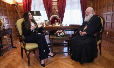 Η Κίμπερλι Γκίλφοϊλ συναντήθηκε με τον Αρχιεπίσκοπο Ιερώνυμο: «Είναι θαυμάσιο που σας γνωρίζω»