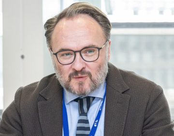 «Η ηλεκτρική διασύνδεση Ελλάδας-Κύπρου υποστηρίζεται ενεργά από την ΕΕ» λέει ο επίτροπος Ενέργειας