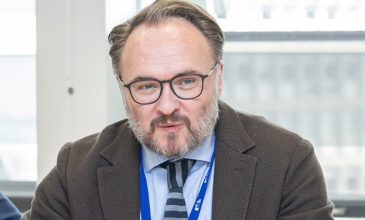 «Η ηλεκτρική διασύνδεση Ελλάδας-Κύπρου υποστηρίζεται ενεργά από την ΕΕ» λέει ο επίτροπος Ενέργειας