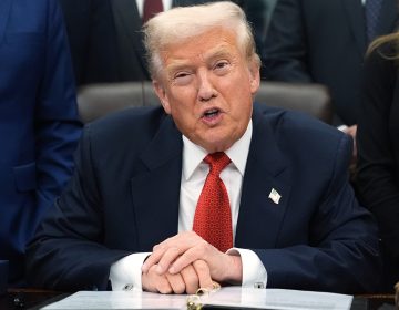 Τραμπ: Ο Επστάιν ήταν ένας Δημοκρατικός – Να γίνει έρευνα για τις σχέσεις του με τον Μπιλ Κλίντον