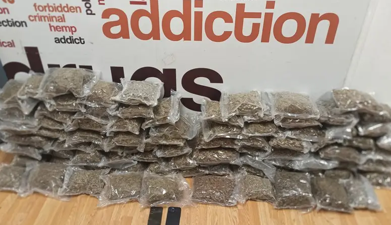 Συνελήφθησαν στο αεροδρόμιο «Ελευθέριος Βενιζέλος» δύο μέλη διεθνούς σπείρας με 44 κιλά ακατέργαστης κάνναβης