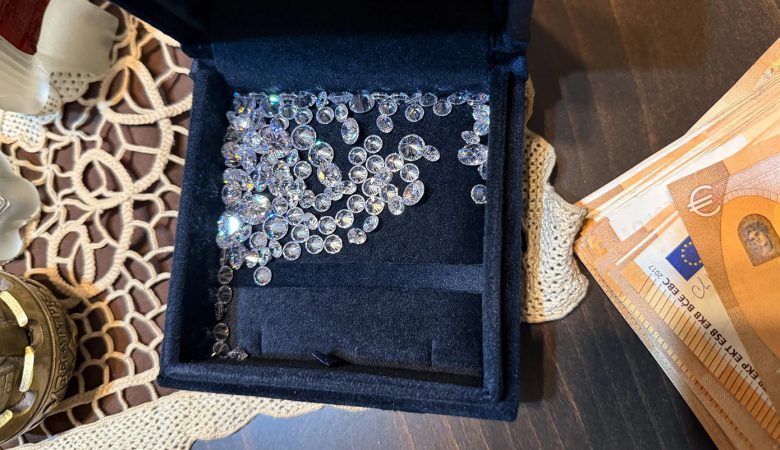 «Υπάρχει ολόκληρη μέθοδος πλεκτάνης» λέει ο δικηγόρος του επιχειρηματία που κατηγορείται για την απάτη με τις επενδύσεις