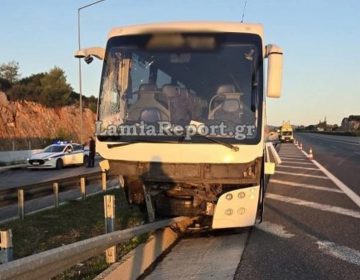 Τροχαίο με τουριστικό λεωφορείο από τη Θεσσαλονίκη με προορισμό την Αθήνα – Πέντε επιβάτες και ο οδηγός στο νοσοκομείο
