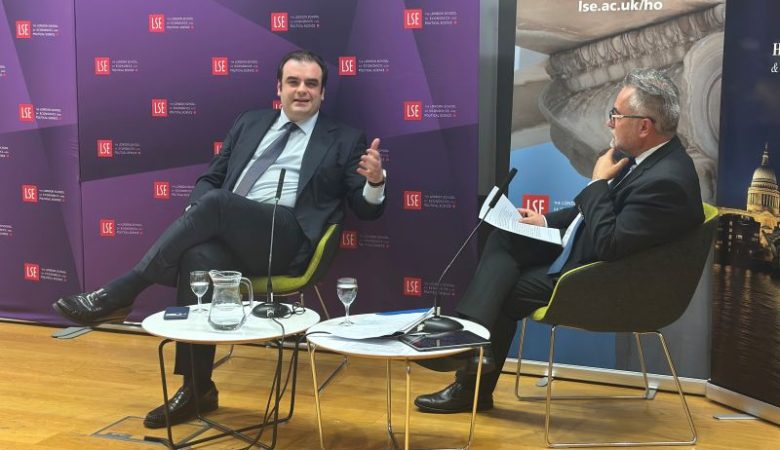 Πιερρακάκης στο LSE: Η Ελλάδα είναι παράδειγμα δημοσιονομικής πειθαρχίας και μεταρρυθμίσεων