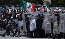 Περισσότεροι από 120 τραυματίες σε επεισοδιακή διαδήλωση στο Μεξικό