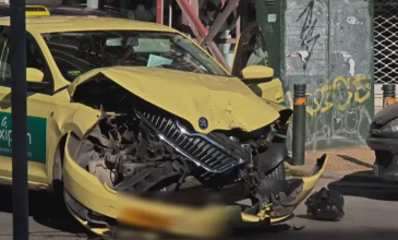 Μετωπική σύγκρουση ανάμεσα σε βαν και ταξί στην Ευελπίδων