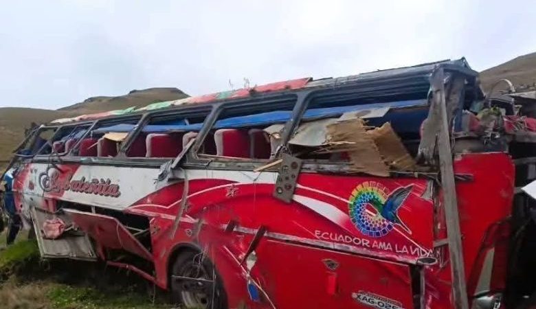 Τραγωδία στον Ισημερινό: Τουλάχιστον 21 νεκροί και 40 τραυματίες από τροχαίο με λεωφορείο