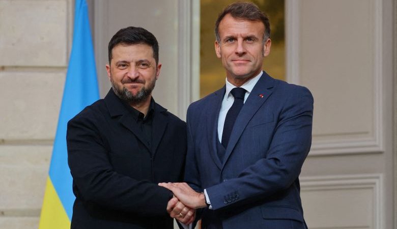 Ο Μακρόν είναι βέβαιος ότι ο Ζελένσκι μπορεί να βελτιώσει το ιστορικό της Ουκρανίας στην καταπολέμηση της διαφθοράς