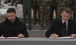 Συμφωνία για την πώληση 100 γαλλικών στρατιωτικών αεροπλάνων Rafale υπέγραψαν Μακρόν και Ζελένσκι