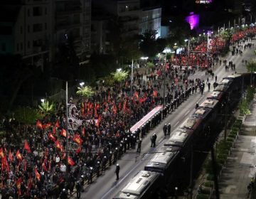 Ολοκληρώθηκε έξω από την Αμερικανική Πρεσβεία η πορεία για την 52η επέτειο από την εξέγερση του Πολυτεχνείου
