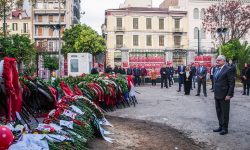 Ο Τασούλας κατέθεσε στεφάνι στο Πολυτεχνείο: «Υπεύθυνη, λαϊκή και διαρκής διεκδίκηση της Δημοκρατίας και της Ελευθερίας»