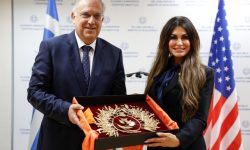 Συνάντηση Τάκη Θεοδωρικάκου με την πρέσβειρα των ΗΠΑ, Κίμπερλι Γκιλφόιλ