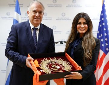 Συνάντηση Τάκη Θεοδωρικάκου με την πρέσβειρα των ΗΠΑ, Κίμπερλι Γκιλφόιλ