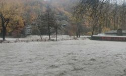 Υπερχείλισε από την κακοκαιρία ο Αλιάκμονας στο Νεστόριο Καστοριάς