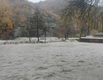 Υπερχείλισε από την κακοκαιρία ο Αλιάκμονας στο Νεστόριο Καστοριάς