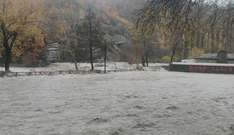 Υπερχείλισε από την κακοκαιρία ο Αλιάκμονας στο Νεστόριο Καστοριάς