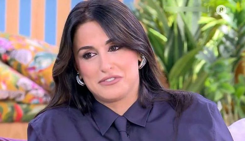 «Λύγισε» η Χριστίνα Σάλτη για τη μητέρα της: «Την είδα στον ύπνο μου, περπατούσαμε κι εκείνη έστριψε σε ένα σπίτι με λουλούδια»