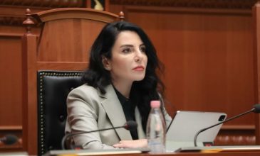 Αλβανικό δικαστήριο έπαυσε την αναπληρώτρια πρωθυπουργό λόγω κατηγοριών για διαφθορά