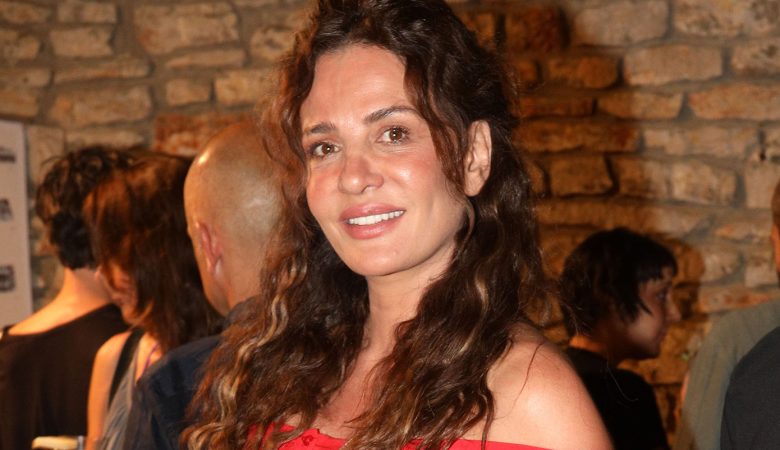 Συνελήφθη η Δήμητρα Ματσούκα στη Βουλιαγμένη – Παραβίασε το όριο ταχύτητας, οδηγούσε χωρίς δίπλωμα και είχε πιει