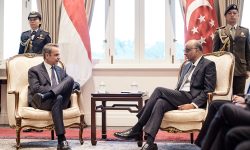 Συνάντηση Μητσοτάκη με τον πρωθυπουργό της Σιγκαπούρης – «Είναι πραγματική χαρά να βρίσκομαι εδώ. Είμαστε και οι δύο ναυτιλιακές χώρες»