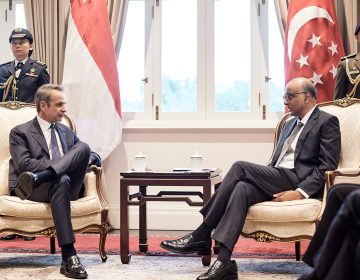 Συνάντηση Μητσοτάκη με τον πρωθυπουργό και τον πρόεδρο της Σιγκαπούρης – «Είναι πραγματική χαρά να βρίσκομαι εδώ. Είμαστε και οι δύο ναυτιλιακές χώρες»