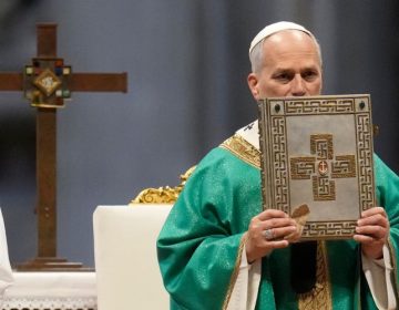 O πάπας Λέων προσευχήθηκε στον τάφο του Αγίου Φραγκίσκου