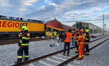 Συγκρούστηκαν τρένα στην Τσεχία, τουλάχιστον 40 τραυματίες