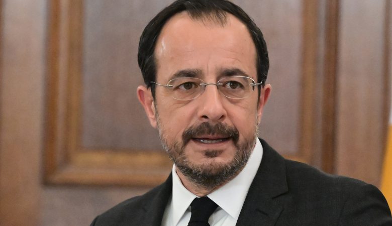 Σε κοινή συνάντηση με την προσωπική απεσταλμένη του γγ του ΟΗΕ συμφώνησαν ο Νίκος Χριστοδουλίδης και ο Τουφάν Ερχιουρμάν