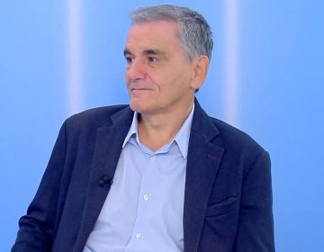 Τσακαλώτος για Τσίπρα: Δεν μπορείς να συνεργαστείς με πεφωτισμένο ηγέτη που λέει «δεν σας κόβει και πρέπει να έρθω εγώ»