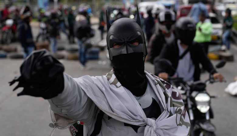 H ανθρώπινη συμπεριφορά σε δημόσιους χώρους βελτιώνεται, όταν είναι κοντά ο Μπάτμαν