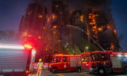 Φονική πυρκαγιά στο Χονγκ Κονγκ: Τους 151 έφτασαν οι νεκροί – Οι αρχές προειδοποιούν κατά των “ανακριβών” ισχυρισμών που διαδίδονται στο διαδίκτυο