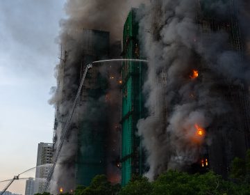 Πυρκαγιά σε ουρανοξύστες του Χονγκ Κονγκ: Ο αριθμός των νεκρών ανήλθε σε 159 – Η αστυνομία προχώρησε σε έξι ακόμη συλλήψεις