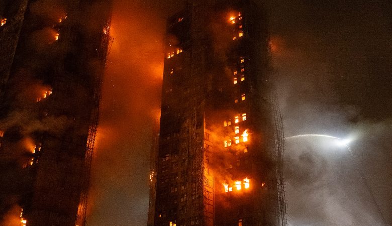 Ξεχειλίζει η οργή στο Χονγκ Κονγκ για την πολύνεκρη φωτιά σε συγκρότημα πολυκατοικιών