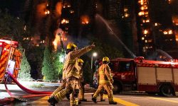 «Ανεξάρτητη» έρευνα για την καταστροφική πυρκαγιά σε συγκρότημα πολυκατοικιών υπόσχεται ο επικεφαλής των τοπικών αρχών