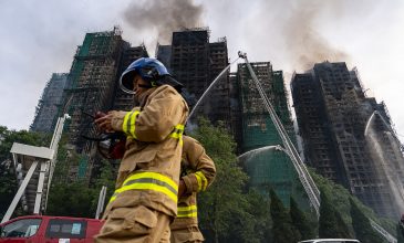 Φονική πυρκαγιά στο Χονγκ Κονγκ: Στους 94 οι νεκροί