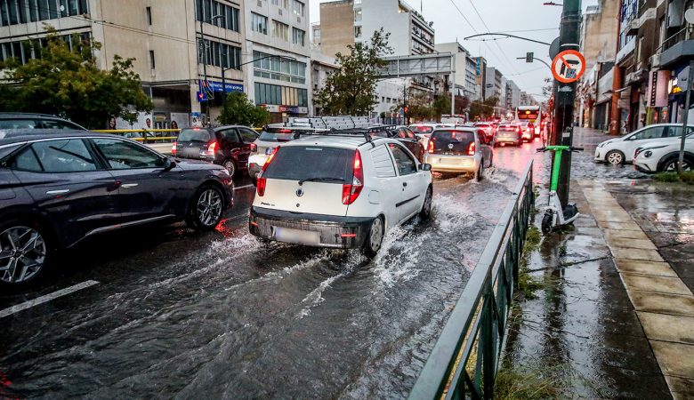 Κακοκαιρία Adel: 127 κλήσεις στην Πυροσβεστική από την Παρασκευή στην Αττική