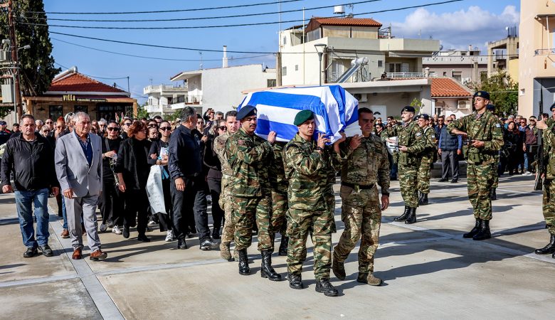 Σε κλίμα οδύνης ο αποχαιρετισμός του 19χρονου στρατιώτη που τραυματίστηκε θανάσιμα στην εκπαιδευτική άσκηση στη Ρόδο