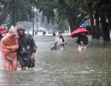 Τραγικός απολογισμός μετά τις πλημμύρες στην Ινδονησία – Πάνω από 80 οι νεκροί