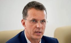 Ρουμανία: Παραιτήθηκε ο υπουργός Άμυνας της χώρας – Παραδέχθηκε ότι είχε πει ψέματα στο βιογραφικό του