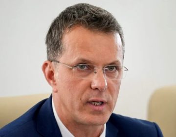 Ρουμανία: Παραιτήθηκε ο υπουργός Άμυνας της χώρας – Παραδέχθηκε ότι είχε πει ψέματα στο βιογραφικό του