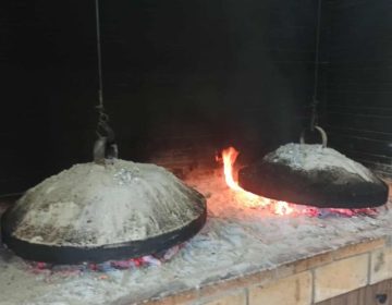 Ταξίδι στον χρόνο με χειροποίητες πίτες ψημένες, όπως παλιά, στο σατς