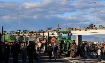 Οι αγρότες στα Μάλγαρα δεν θα «μπλοκάρουν» την κίνηση στην ΠΑΘΕ έως και την Πρωτοχρονιά – «Αν δεν δοθούν απαντήσεις, δεν πάμε σε διάλογο»