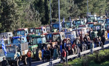 Συνεχίζουν τις κινητοποιήσεις τους οι αγρότες του μπλόκου της Νίκαιας