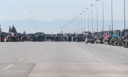 Οι αγρότες απέκλεισαν την εθνική οδό στα διόδια των Μαλγάρων – Δεν θα επιτρέψουμε να ταλαιπωρηθούν οι πολίτες, προειδοποιεί ο Μαρινάκης