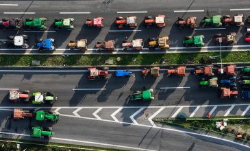 Κλιμάκωση του αγώνα τους αποφάσισαν οι αγρότες του μπλόκου της Νίκαιας – Έκλεισαν τα Μάλγαρα στο ρεύμα εξόδου