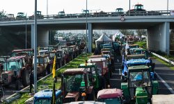 Ανυποχώρητοι οι αγρότες: Παραμένουν τα μπλόκα σε δρόμους και τελωνεία της Κεντρικής και Δυτικής Μακεδονίας, στη Νίκαια και στον Ε65