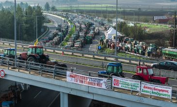 Τα αγροτικά μπλόκα παραλύουν τη χώρα: Αποκλείστηκε και πάλι το τελωνείο Ευζώνων – Κλειστό παραμένει το ρεύμα προς Αθήνα στα διόδια Μαλγάρων