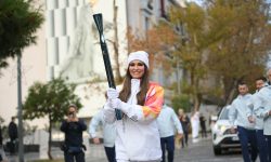 Η Κίμπερλι Γκίλφοϊλ λαμπαδηδρόμος για τους Χειμερινούς Ολυμπιακούς Αγώνες – Έτρεξε από την Ακρόπολη έως το Καλλιμάρμαρο